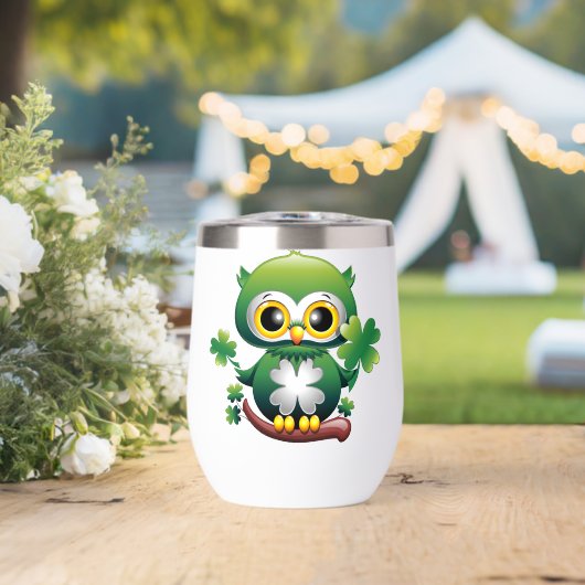 Süße kleine St. Patrick Cartoon-Eule (Hochzeit (gedreht))