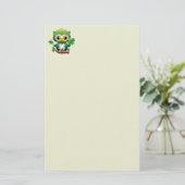 Süße kleine St. Patrick Cartoon-Eule Briefpapier (Stehend Vorderseite)
