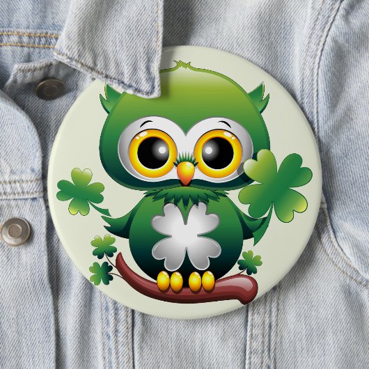 Süße kleine St. Patrick Cartoon-Eule Button (Beispiel)