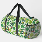 Süße kleine St. Patrick Cartoon-Eule Duffle Bag (Rechte Ecke)