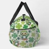 Süße kleine St. Patrick Cartoon-Eule Duffle Bag (Rechts)