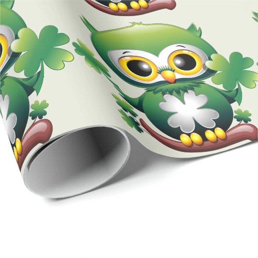 Süße kleine St. Patrick Cartoon-Eule Geschenkpapier (Rolleneckpunkt)