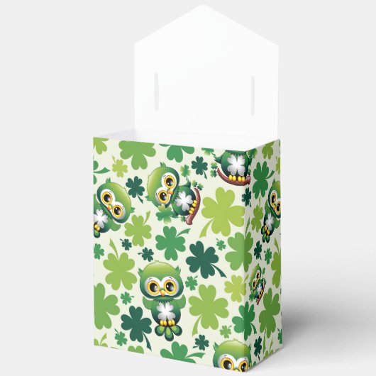 Süße kleine St. Patrick Cartoon-Eule Geschenkschachtel (Offen)