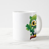Süße kleine St. Patrick Cartoon Eule Jumbo-Tasse (Vorderseite Rechts)