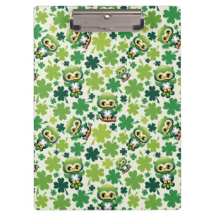 Süße kleine St. Patrick Cartoon-Eule Klemmbrett