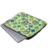 Süße kleine St. Patrick Cartoon-Eule Laptopschutzhülle (Vorne Knopf)