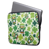 Süße kleine St. Patrick Cartoon-Eule Laptopschutzhülle (Vorderseite Links)