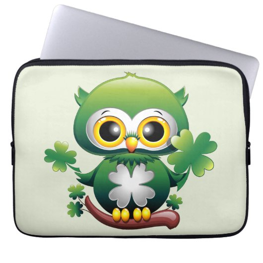 Süße kleine St. Patrick Cartoon-Eule Laptopschutzhülle (Vorderseite)