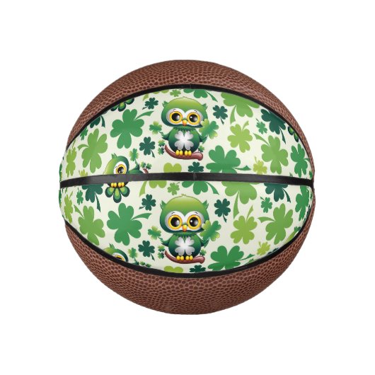 Süße kleine St. Patrick Cartoon-Eule Mini Basketball (Vorderseite)