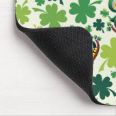 Süße kleine St. Patrick Cartoon-Eule Mousepad (Ecke)