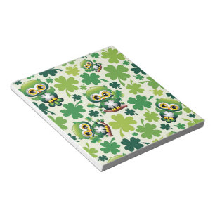 Süße kleine St. Patrick Cartoon-Eule Notizblock