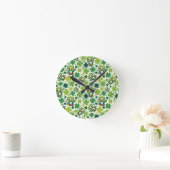 Süße kleine St. Patrick Cartoon-Eule Runde Wanduhr (Zuhause)