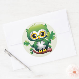 Süße kleine St. Patrick Cartoon-Eule Runder Aufkleber