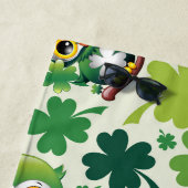 Süße kleine St. Patrick Cartoon-Eule Strandtuch (Beispiel)