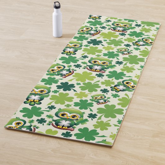 Süße kleine St. Patrick Cartoon-Eule Yogamatte (Beispiel)