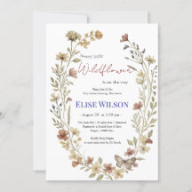 Süße kleine Wildblume ist auf dem Weg