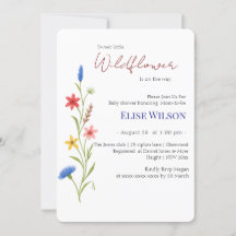 Süße kleine Wildblume ist auf dem Weg