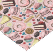 Süße Leckereien in Rosa Tischdecke (Schrägansicht)