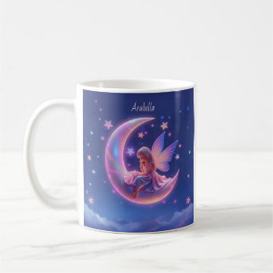 Süße leuchtende blonde Fee sitzt auf dem Mond Kaffeetasse