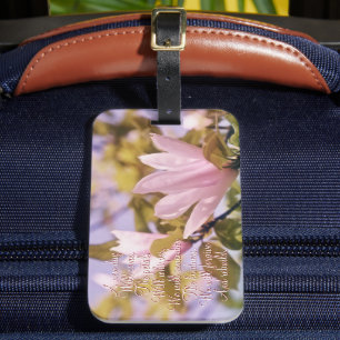 Süße Magnolienblüten und ein Marienkäfer Gepäckanhänger