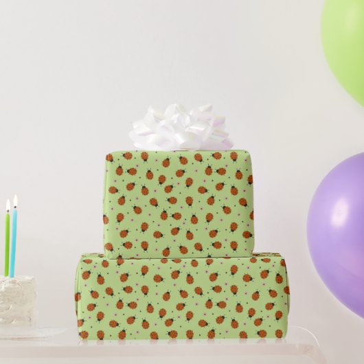 Süße Marienkäfer Oster Muster auf hellgrün Geschenkpapier (Partygeschenke)