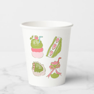 Süße Matcha-Erdbeer-Desserts und -Getränke Pappbecher