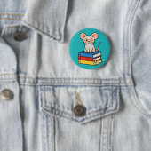 Süße Maus auf einem Bücherstapel Button (Beispiel)