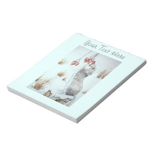 Süße Maus rote Beeren Schneeszene Wildtiere Notizblock