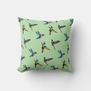 Süße mehrfarbige Kolibris auf olivgrün Kissen