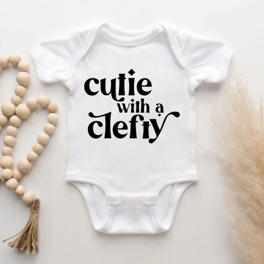 Süsse mit einem sauberen Baby Bodysuit-Shirt Baby Strampler