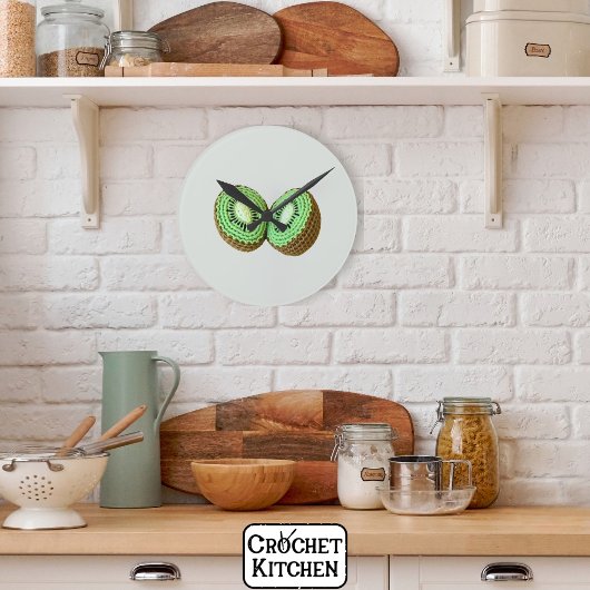 Süße moderne minimalgrüne Crochet Kiwi Frucht Runde Wanduhr