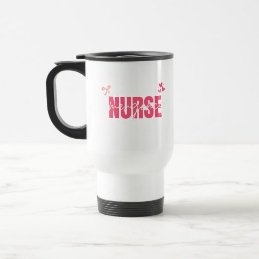 Süße Notfallkrankenschwester mit rosa Schleife und Reisebecher (Links)