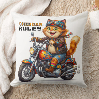 Süße orange Katze auf Motorrad Kissen