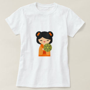 Süße orange Kokeshi japanische Puppen T-Shirt
