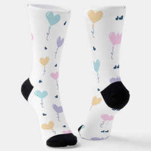 Süße Pastell-Herzballons und kleine Punkte Grafik Socken