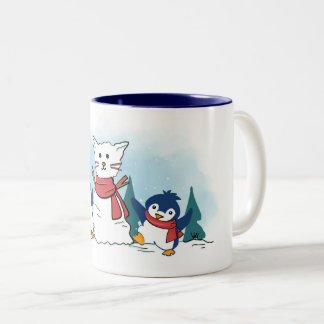 Süße Pinguine bauen einen Weihnachts-Schneekater Zweifarbige Tasse