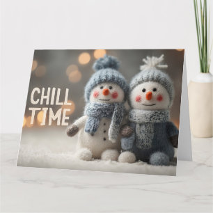 Süße Plüschschneemann-Puppen mit Strickmützen Karte