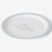 Süße Retro-Preppy-Hellblaue-Gingham-Baby-Party Pappteller (Schrägansicht)