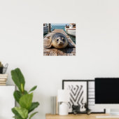 Süße Robbe liegt auf Bootssteg Ozeanpier Poster (Heimbüro)