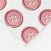 Süße rosa Nähknöpfe Muster Weiß Fleecedecke (Ecke)