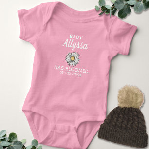 Süße rosa und weiße Baby Name Geburtsdatum Strampler