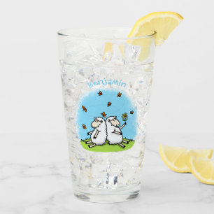 Süße Schaf-Freunde und Schmetterlinge Cartoon Glas