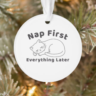 Süße schlafende Katze „Erst schlafen“ Linienkunst- Ornament