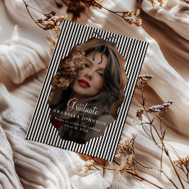 Süße Schwarz gestreifte Abschlussfoto mit schwarze Ankündigung