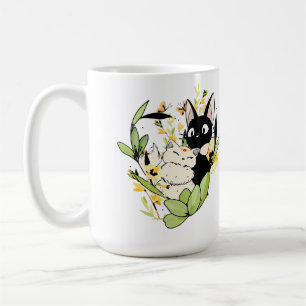 Süße Schwarz-Weiß-Katzen mit Blumenkrone Kaffeetasse