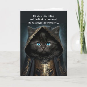 Süße schwarze Halloween-Katze in einem Hexenumhang Feiertagskarte