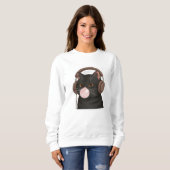 Süße schwarze Katze mit Kopfhörern, die Kaugummi b Sweatshirt (Vorne ganz)