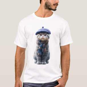 Süße Scottish Fold Katze in blauer Mütze und Gestr T-Shirt