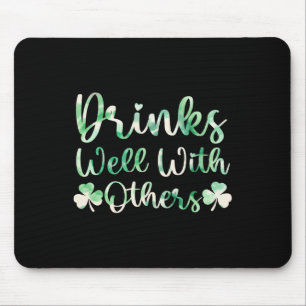 Süße St. Patricks Day Trink-Tie-Dye-Getränke gut  Mousepad