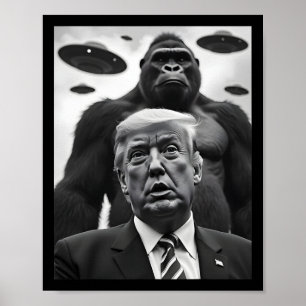 Süße Trump Bigfoot Selfie mit UFOs seltsame Alien Poster